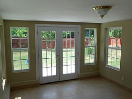 Wonderful Charming Cute 3 Bedrooms 2baths in Charlotte, NC (Photo 5 of 11)