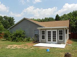 Wonderful Charming Cute 3 Bedrooms 2baths in Charlotte, NC (Photo 6 of 11)