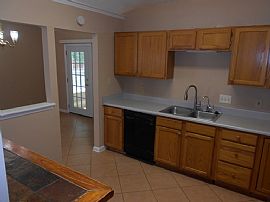 Wonderful Charming Cute 3 Bedrooms 2baths in Charlotte, NC (Photo 8 of 11)