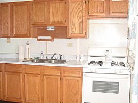 Nice 3 Beds 1 Bath Single Family Home in Cincinnati, OH (Photo 3 of 9)