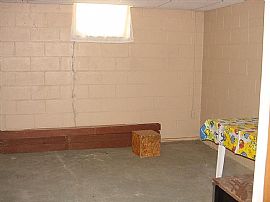 Nice 3 Beds 1 Bath Single Family Home in Cincinnati, OH (Photo 8 of 9)