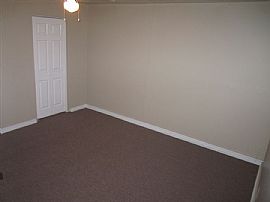  This Charming 3 Bedroom and 1 Bath Bungalow in Jacksonville, FL (Photo 5 of 7)