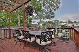 Ultra Nice and Cute 3 Bedroom, 3 Bath Bungalow in Quiet, Desira in Louisville, KY (Photo 11 of 12)