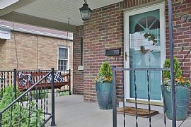 Ultra Nice and Cute 3 Bedroom, 3 Bath Bungalow in Quiet, Desira in Louisville, KY (Photo 6 of 12)