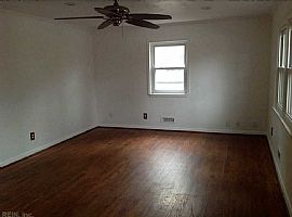 Updated 3 Bathrooms and 2.5 Baths, Large Recreation Room in Virginia Beach, VA (Photo 12 of 12)