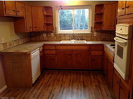 Updated 3 Bathrooms and 2.5 Baths, Large Recreation Room in Virginia Beach, VA (Photo 2 of 12)