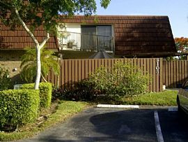 Lovely and Large 2 Story Townhouse, 3 Bedrooms, 2.5 Bathrooms, in Bostwick, FL