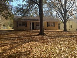 Amazing Home, a Cozy 3 Bedroom, 1 Bathroom in Montgomery, AL (Photo 6 of 9)