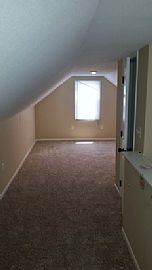 A Charming Home You Don'T Miss Out on This 3 Bedroom, 1 Bath in Des Moines, IA (Photo 3 of 10)