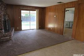 Terrific Single Story, 3bd/2ba in Established Neighborhood.  in Sacramento, CA (Photo 4 of 5)