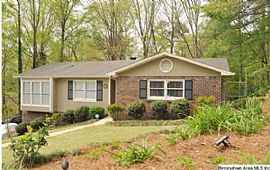 Beautifully Renovated Home in Vestavia.St Gorgeous Landscaping in Vestavia, AL