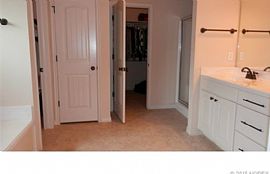 Fabulous3br Single Story with Wood Floor Entry Spacious Family in Broken Arrow, OK (Photo 4 of 8)