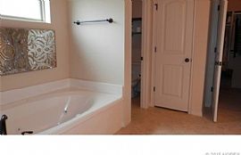 Fabulous3br Single Story with Wood Floor Entry Spacious Family in Broken Arrow, OK (Photo 5 of 8)