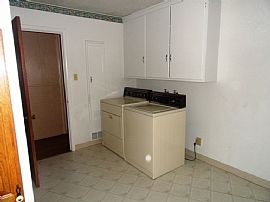 Spacious Beautiful 3bedrooms on Quiet, Private, Mature Street in Colorado Springs, CO (Photo 5 of 12)