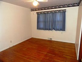 Spacious Beautiful 3bedrooms on Quiet, Private, Mature Street in Colorado Springs, CO (Photo 6 of 12)