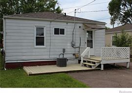 Great 3 Bedroom and 1 Bath Ranch For Rent in Warren in Warren, MI (Photo 2 of 11)