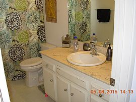 Great Single Family 3 Beds 2 Baths in Highly Desirable Neighbor in Sacramento, CA (Photo 2 of 9)