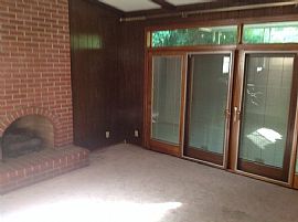 Great Single Family 3 Beds 2 Baths in Highly Desirable Neighbor in Sacramento, CA (Photo 3 of 9)