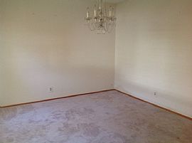 Great Single Family 3 Beds 2 Baths in Highly Desirable Neighbor in Sacramento, CA (Photo 4 of 9)