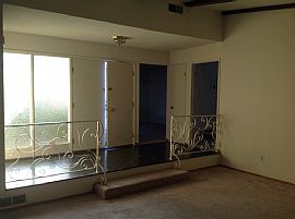 Great Single Family 3 Beds 2 Baths in Highly Desirable Neighbor in Sacramento, CA (Photo 6 of 9)