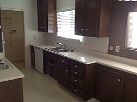 Great Single Family 3 Beds 2 Baths in Highly Desirable Neighbor in Sacramento, CA (Photo 8 of 9)