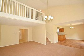 Newly Painted 3br and 2.5bth Plus Loft Area House in Indianapolis, IN (Photo 5 of 9)