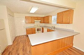 Newly Painted 3br and 2.5bth Plus Loft Area House in Indianapolis, IN (Photo 7 of 9)