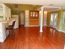 Charming 3 Bedroom College Park Home Features in Orlando, FL (Photo 4 of 11)