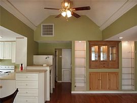 Charming 3 Bedroom College Park Home Features in Orlando, FL (Photo 6 of 11)