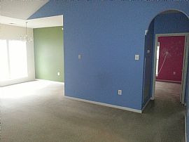 Sunny 3-Br 2-Ba Condo Near Fairfax Corner in Fairfax, VA (Photo 1 of 8)