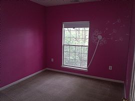 Sunny 3-Br 2-Ba Condo Near Fairfax Corner in Fairfax, VA (Photo 2 of 8)