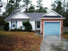 Cute Home Waiting For You and Your Family in Midway Park, NC