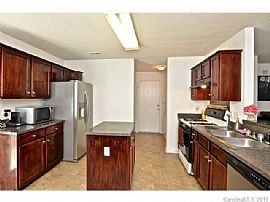 This Beautiful Two Story Home Is Located in The Brownstone Neig in Charlotte, NC (Photo 3 of 6)