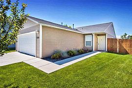 Like New Condition Only Better! Gorgeous New Laminate Floor.  in Boise, ID