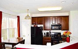 Spectacular Garage Townhome in Sought After Coppermine Crossing in Herndon, VA (Photo 4 of 12)