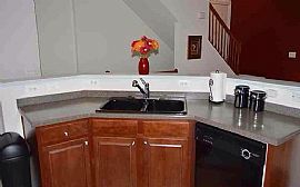 Spectacular Garage Townhome in Sought After Coppermine Crossing in Herndon, VA (Photo 5 of 12)