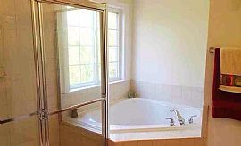 Spectacular Garage Townhome in Sought After Coppermine Crossing in Herndon, VA (Photo 8 of 12)