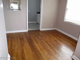 Charming 3/2 with Sun Room.Hardwood Floors, Separate Dining Room in Jacksonville, FL (Photo 5 of 11)