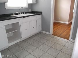 Charming 3/2 with Sun Room.Hardwood Floors, Separate Dining Room in Jacksonville, FL (Photo 7 of 11)