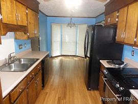 Very Nice Home Close to Mall and Post Features 3 Bedrooms, 2 Ba in Fayetteville, NC (Photo 3 of 6)