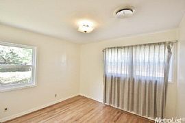 Charming 3bedroom 2 Bathroom Home on a Large Lot!  in Sacramento, CA (Photo 5 of 5)