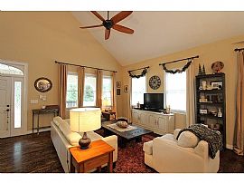 Stunning Home! Gorgeous Renovated and Very Spacious Home in Atlanta, GA (Photo 3 of 6)