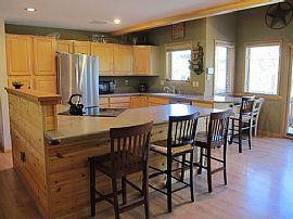 Beautiful 3br Plus Loft House in Breckenridge in Breckenridge, CO (Photo 3 of 10)
