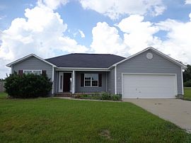 Richlands, North Carolina – Single Family Home For Rent in Richlands, NC (Photo 2 of 5)