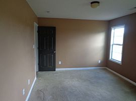 Richlands, North Carolina – Single Family Home For Rent in Richlands, NC (Photo 3 of 5)