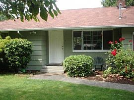  Beautiful 3 Bedroom 1 Bath Rambler Home in Burien, WA (Photo 2 of 4)