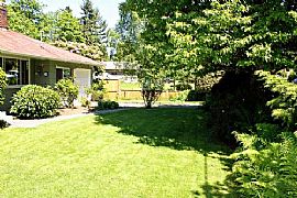  Beautiful 3 Bedroom 1 Bath Rambler Home in Burien, WA (Photo 3 of 4)