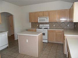 Clean 3 Bed 2 Bath Home with Large Living and Dining Areas, Hom in Austin, TX