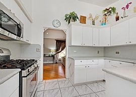 9811 North Maynard Terrace in Niles, IL (Photo 9 of 12)