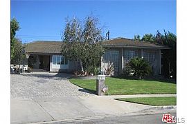 Contemporary 3 Bedroom Home  in Los Angeles, CA